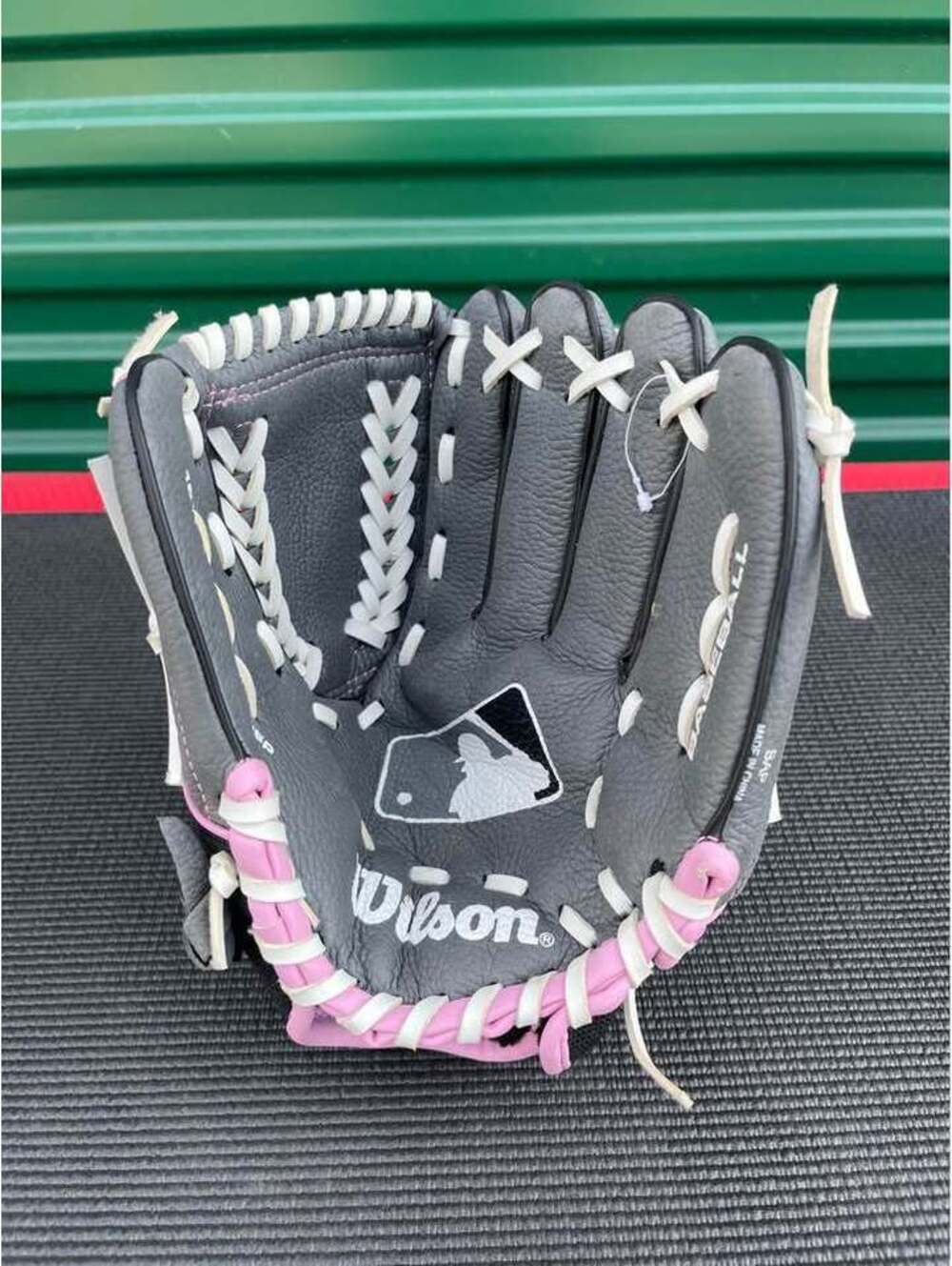 Wilson MLB Tee Ball 10.5" Youth Baseball Glove Grey Black Pink WTA01RB15BS105P